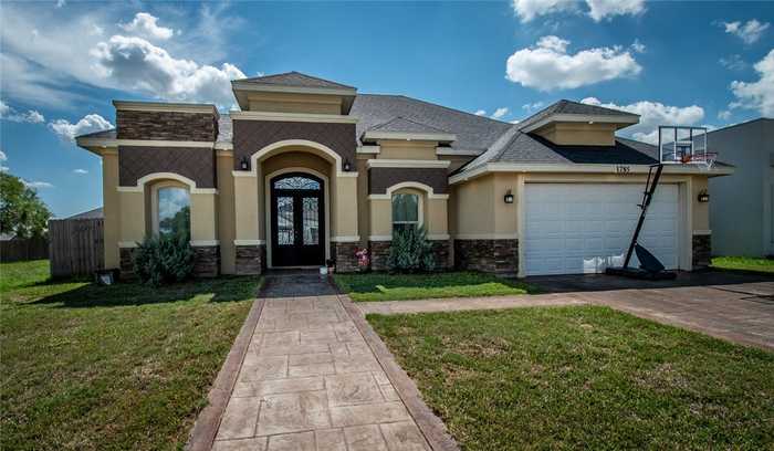 photo 2: 1785 Paraiso Drive, Kingsville TX 78363