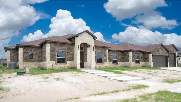 photo 1: 2150 Rufus St, Corpus Christi TX 78418