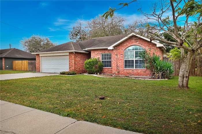 photo 2: 1409 E Toledo Street, Beeville TX 78102