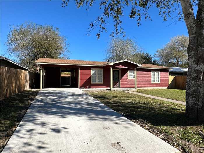 photo 2: 1302 N Hackberry Street, Beeville TX 78102