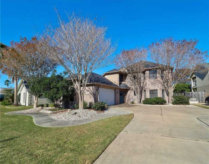 photo 2: 8221 Etienne Drive, Corpus Christi TX 78414