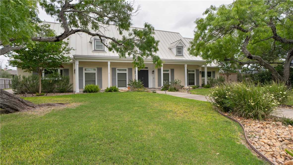 photo 3: 110 Amistad Street, Corpus Christi TX 78404