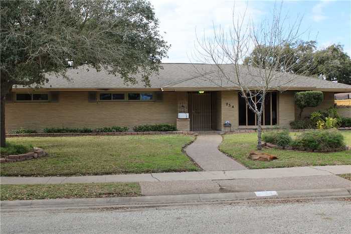 photo 1: 234 Cape Henry Drive SE, Corpus Christi TX 78412