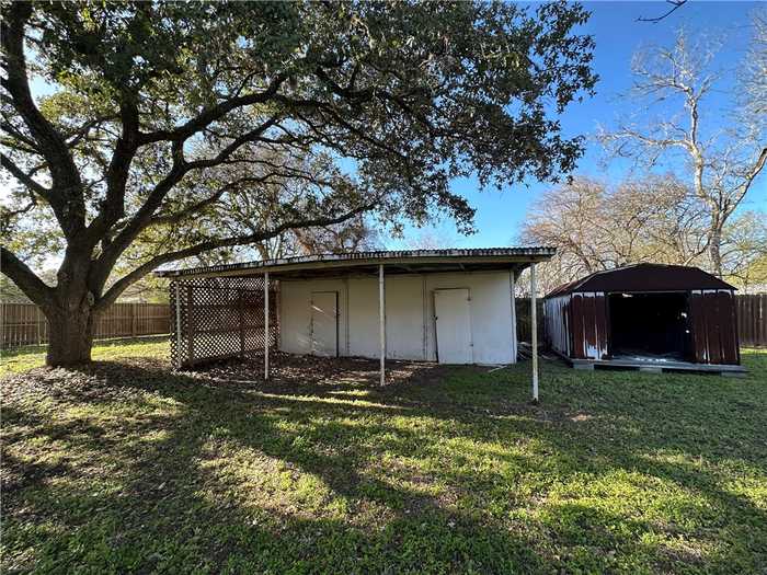 photo 6: 901 E Fannin Street, Beeville TX 78102