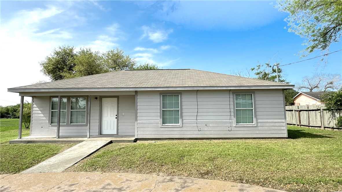 photo 3: 807 N Avenue D, Beeville TX 78102