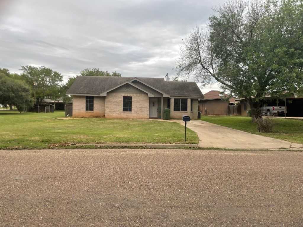 photo 1: 706 W Kohler Street, Hebbronville TX 78361