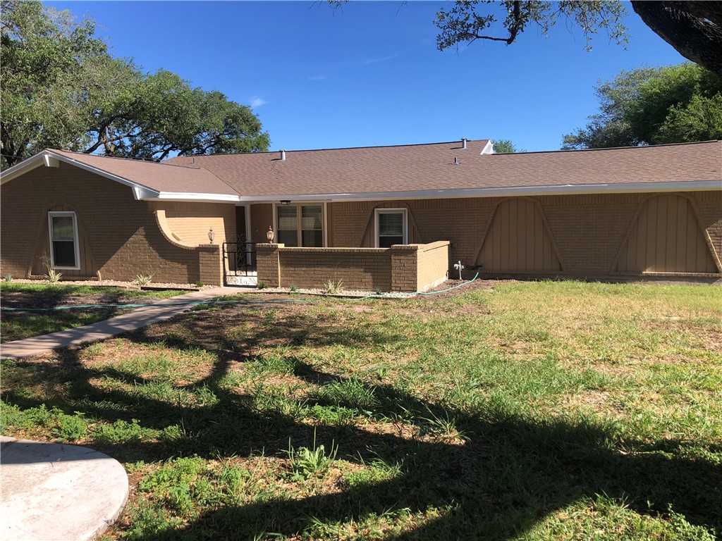 photo 1: 400 W Soyars Avenue, Orange Grove TX 78372