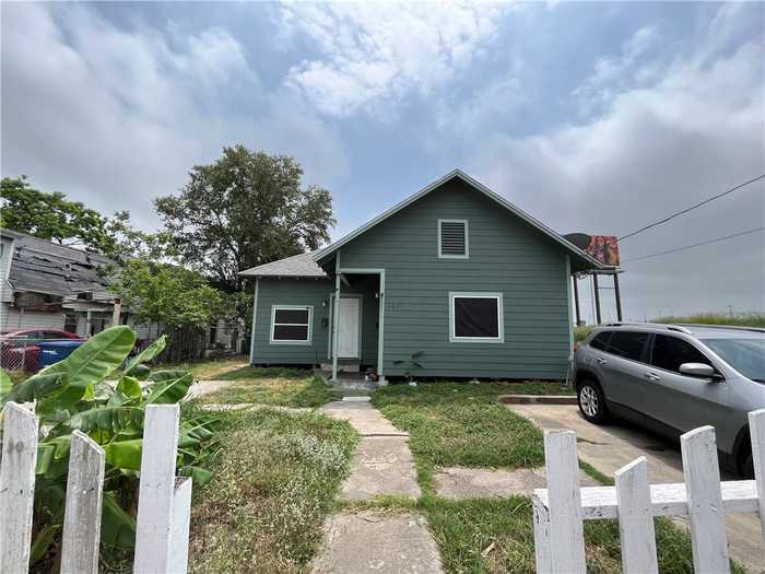 photo 2: 1617 Comanche Street, Corpus Christi TX 78401