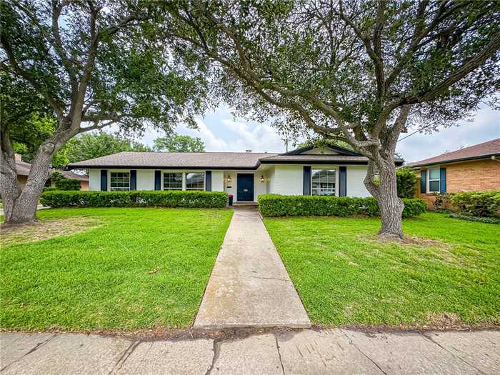 photo 2: 126 Rainbow Lane, Corpus Christi TX 78411