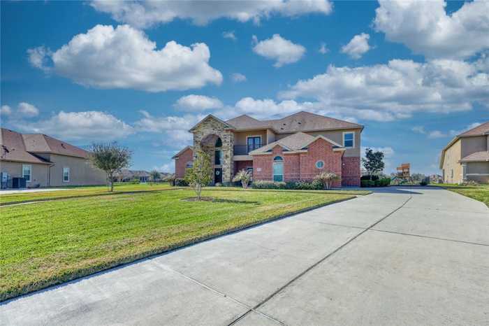 photo 2: 5933 Lago Vista Drive, Corpus Christi TX 78414