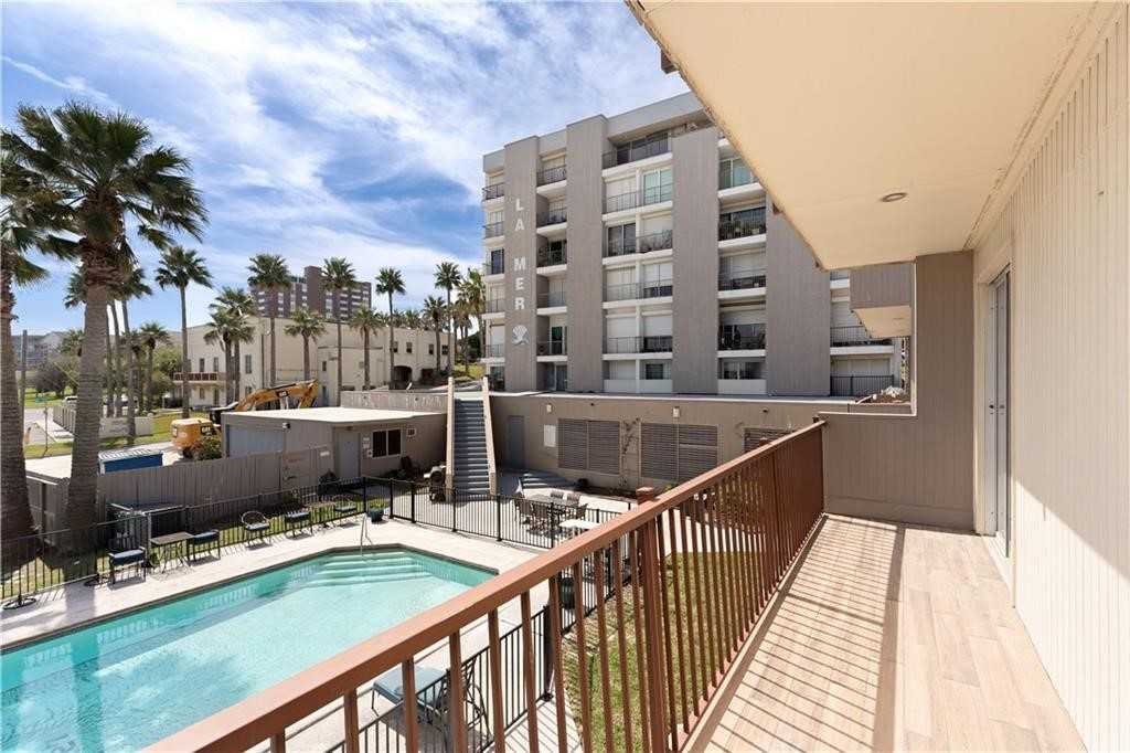 photo 3: 520 S Chaparral Street Unit 2, Corpus Christi TX 78401