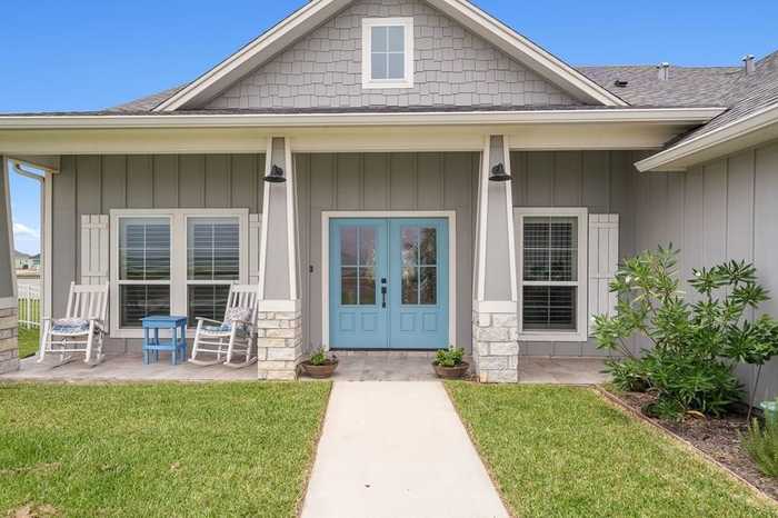 photo 1: 13 Southpointe Cir, Rockport TX 78382