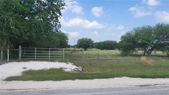 photo 1: 301 S County Road 307, Orange Grove TX 78372