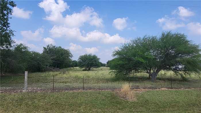 photo 3: 301 S County Road 307, Orange Grove TX 78372