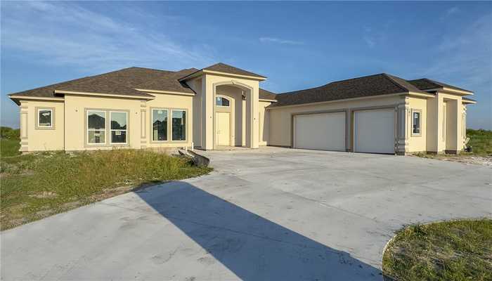 photo 2: 4033 Ranch Lake Drive, Corpus Christi TX 78413