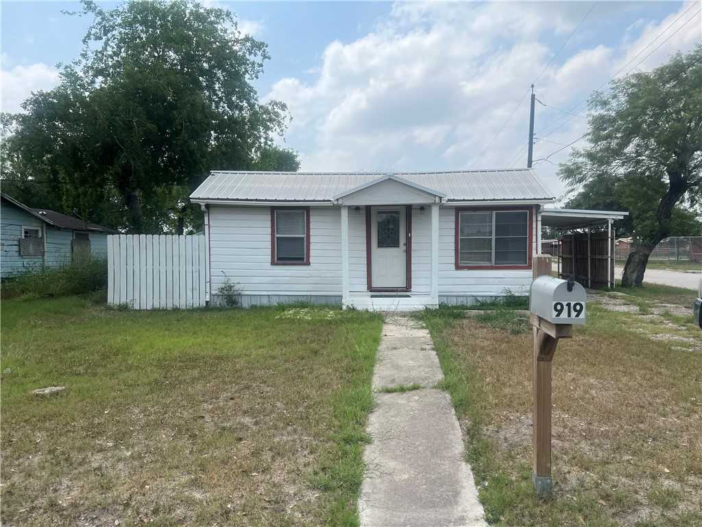 photo 1: 919 N Live Oak Street, Mathis TX 78368