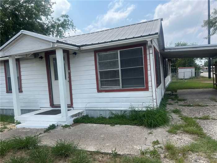 photo 2: 919 N Live Oak Street, Mathis TX 78368