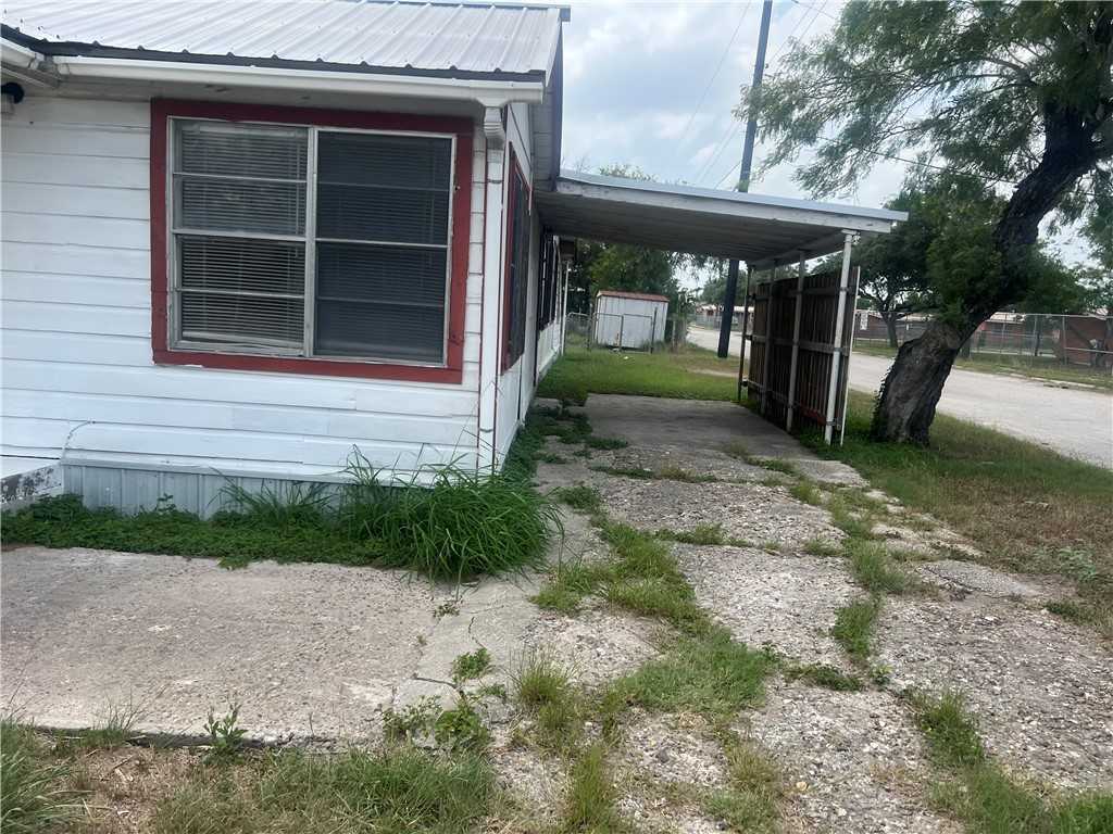 photo 3: 919 N Live Oak Street, Mathis TX 78368