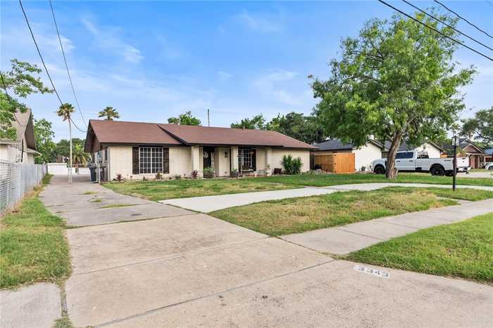 photo 2: 3343 Jamaica Drive, Corpus Christi TX 78418