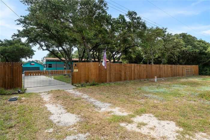 photo 2: 818 S Doughty Street, Rockport TX 78382