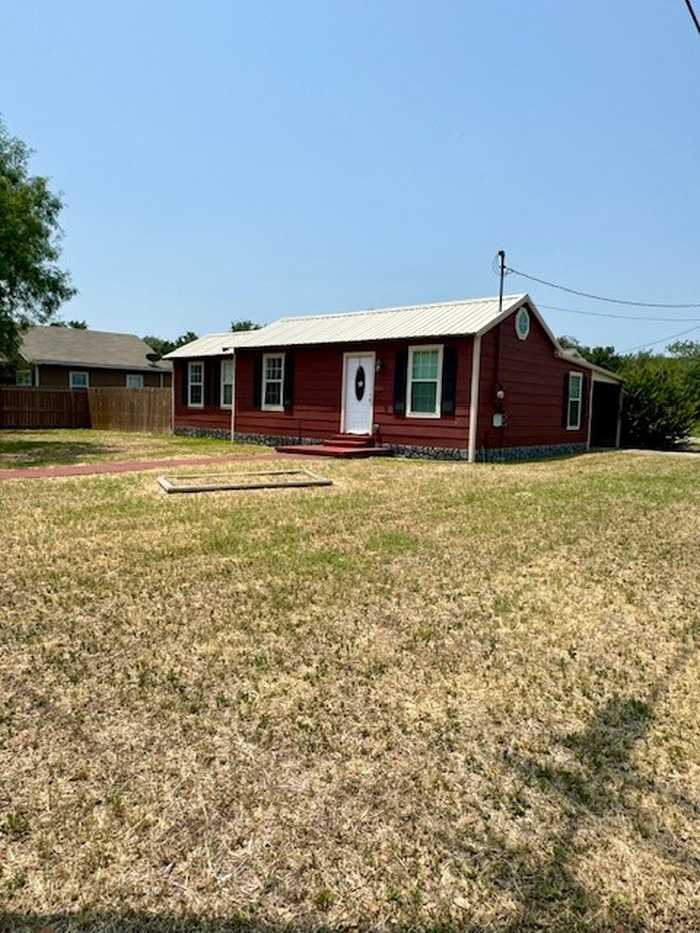 photo 2: 1313 N Tyler Street, Beeville TX 78102