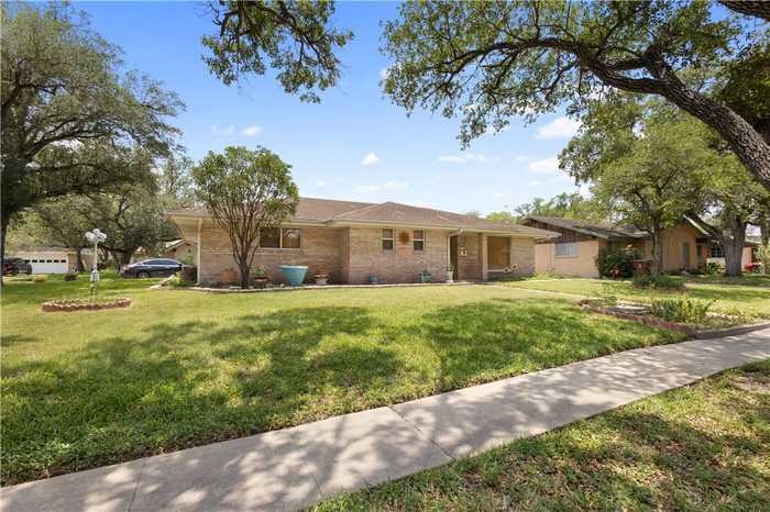 photo 2: 227 N Pasadena Drive, Kingsville TX 78363