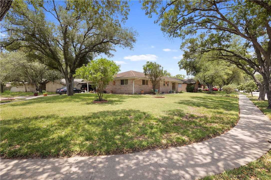 photo 3: 227 N Pasadena Drive, Kingsville TX 78363