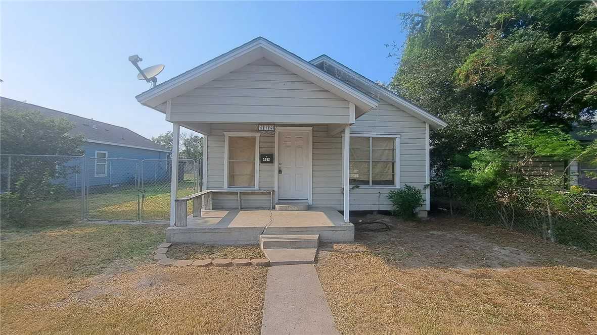 photo 1: 414 W Huisache Avenue, Kingsville TX 78363