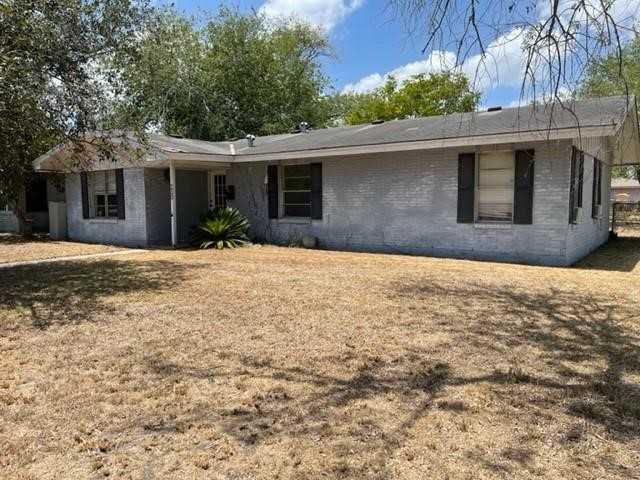 photo 1: 230 Carol Avenue, Kingsville TX 78363