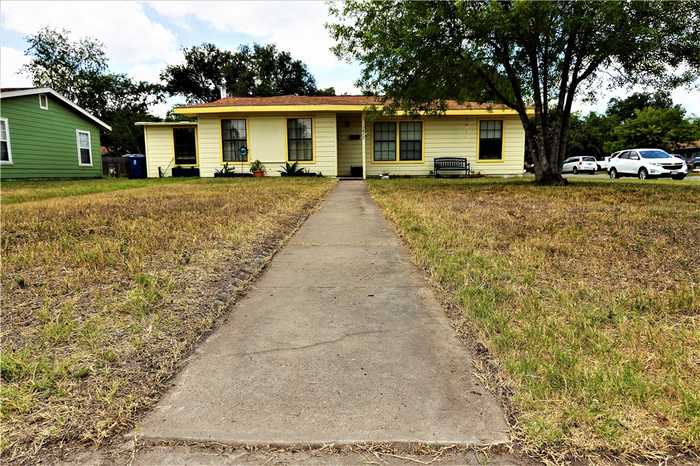 photo 1: 1017 E Huntington, Beeville TX 78102