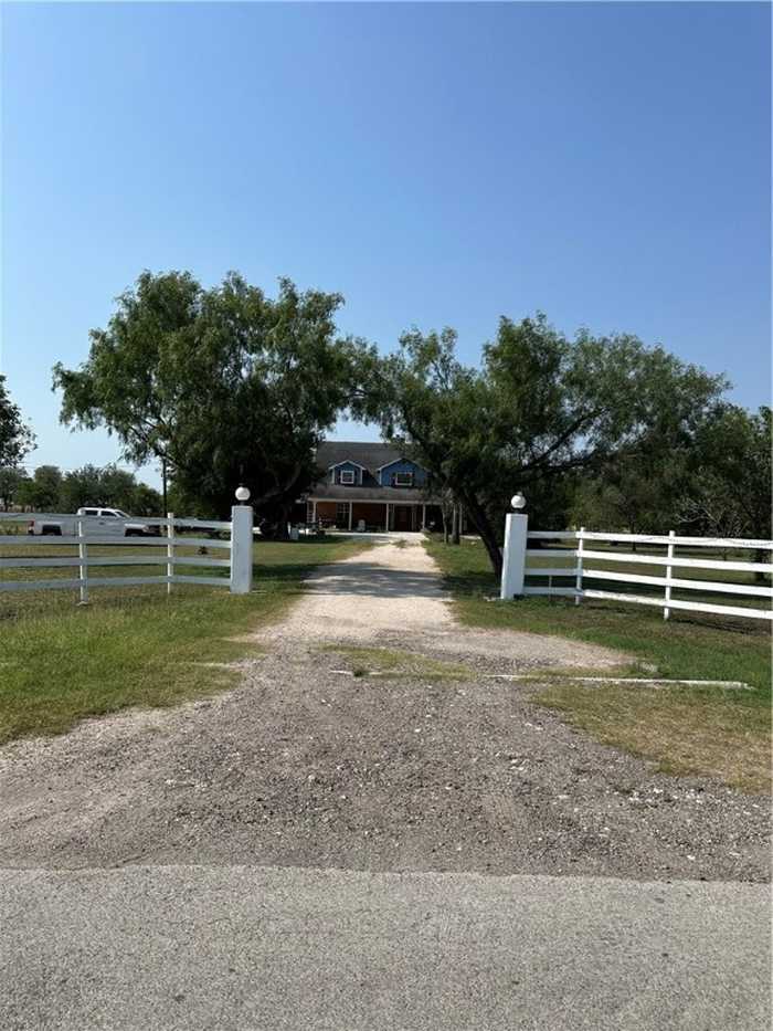 photo 1: 211 County Road 310, Orange Grove TX 78372