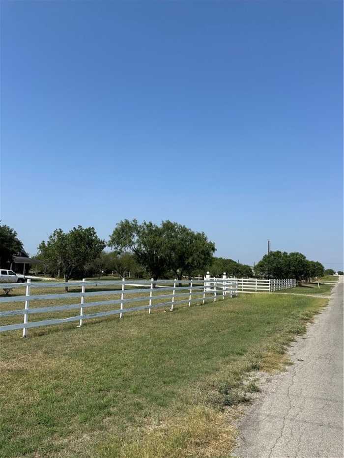 photo 5: 211 County Road 310, Orange Grove TX 78372