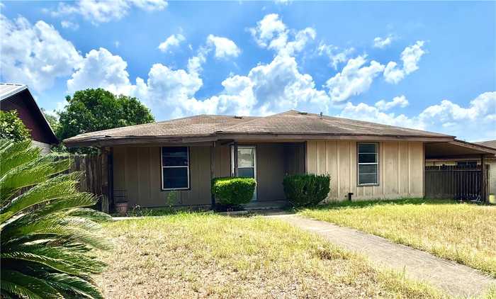 photo 1: 1602 N Fenner, Beeville TX 78102