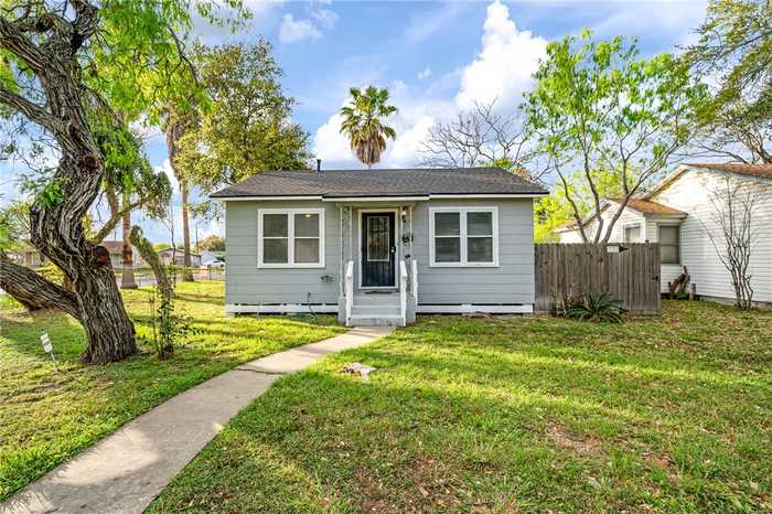 photo 2: 4049 Green Grove Drive, Corpus Christi TX 78415