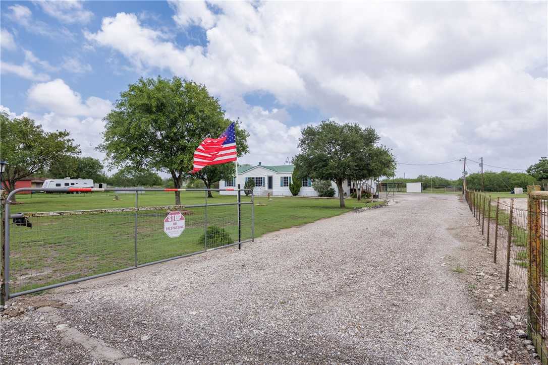 photo 3: 1102 County Road 336, Alice TX 78332