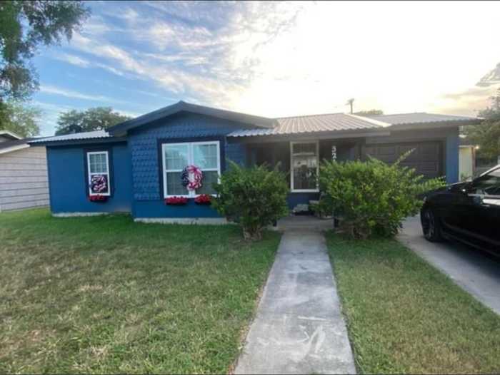 photo 1: 321 S Wanda Drive, Kingsville TX 78363