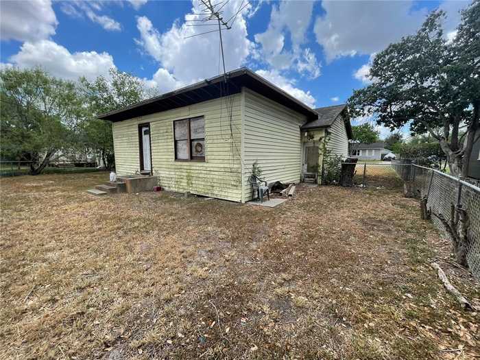 photo 2: 708 E Miller Avenue, Kingsville TX 78363