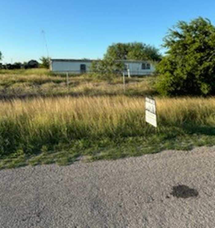 photo 2: 125 Jennifer Loop, Orange Grove TX 78372