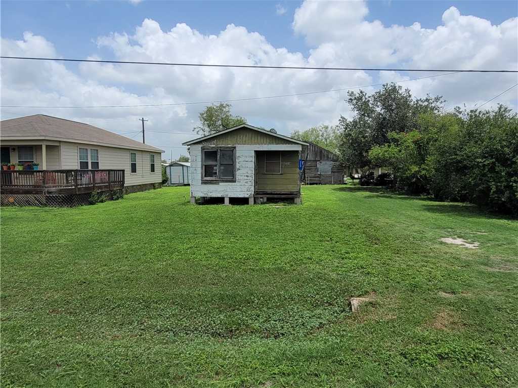 photo 3: 320 W Crockett Street, Driscoll TX 78351