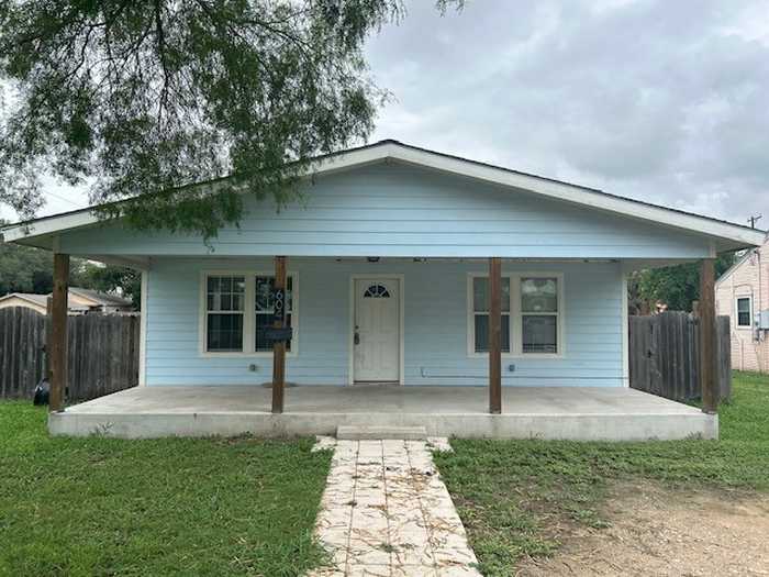 photo 1: 604 E Ragland Avenue, Kingsville TX 78363