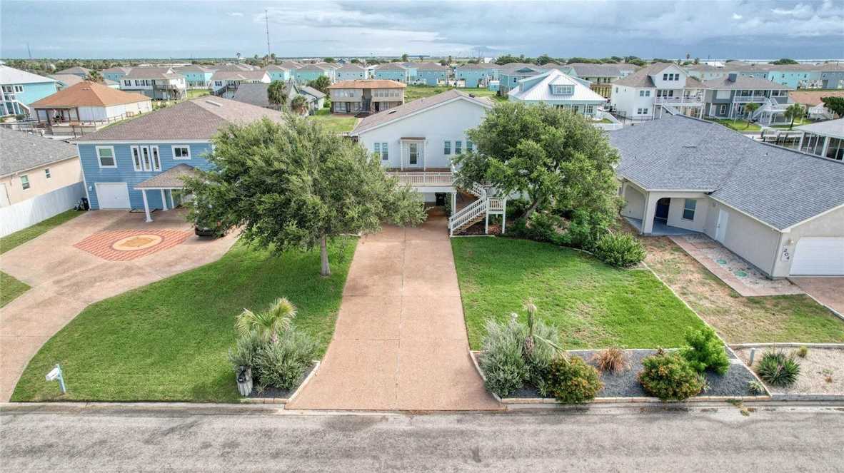 photo 1: 202 Lands End Street, Rockport TX 78382