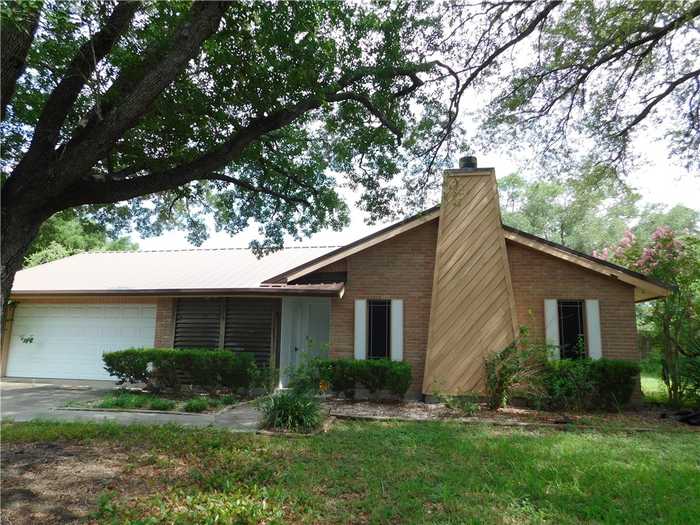 photo 2: 1408 Rose Drive, Alice TX 78332