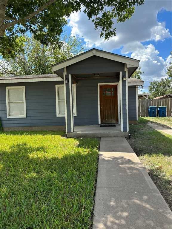 photo 3: 209 N Lightburne Street, Beeville TX 78102