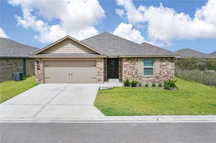 photo 2: 2789 Eltonne Gardens Drive, Corpus Christi TX 78415