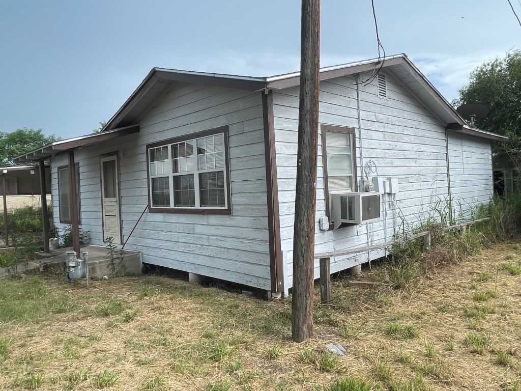 photo 2: 303 Texas Street, Hebbronville TX 78361