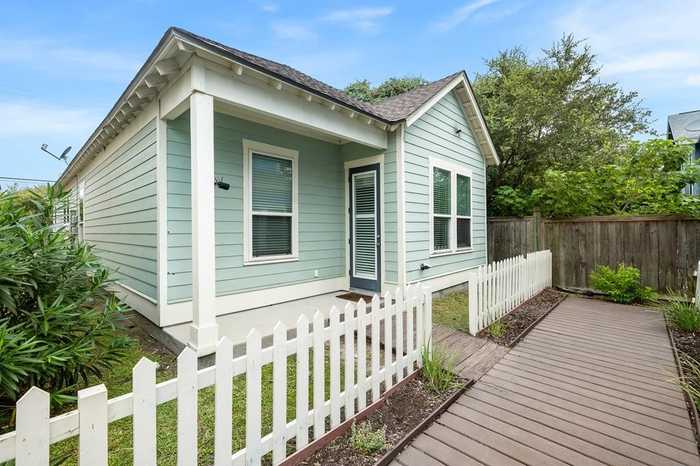 photo 1: 101 Sailhouse Way, Rockport TX 78382