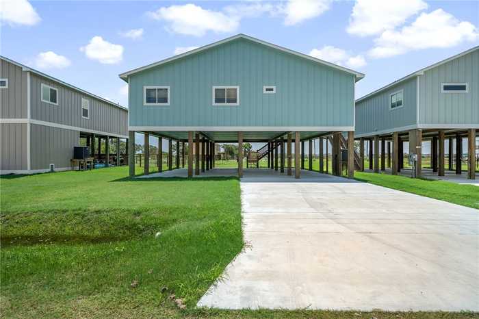 photo 2: 2118 S Young Street, Rockport TX 78382