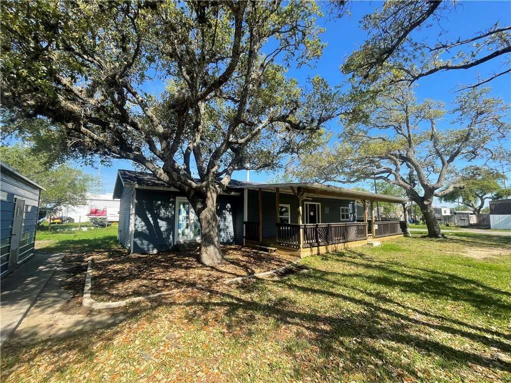 photo 2: 421 Donnie Drive, Rockport TX 78382