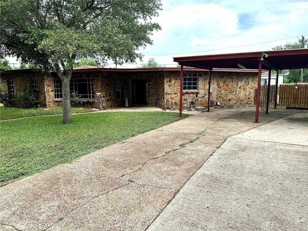 photo 3: 1804 Agarito Avenue, Alice TX 78332