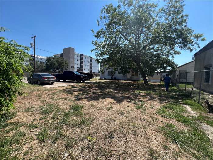 photo 1: 1101 6th Street, Corpus Christi TX 78404